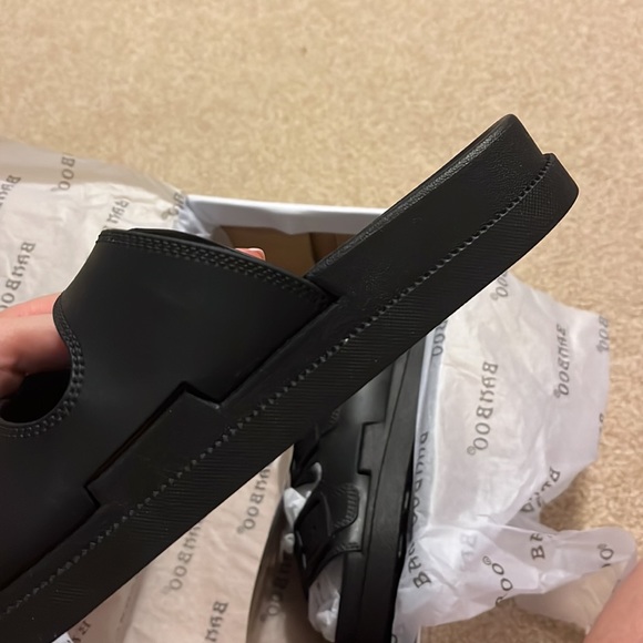 NEVER WORN Black slide ons - Picture 2 of 5